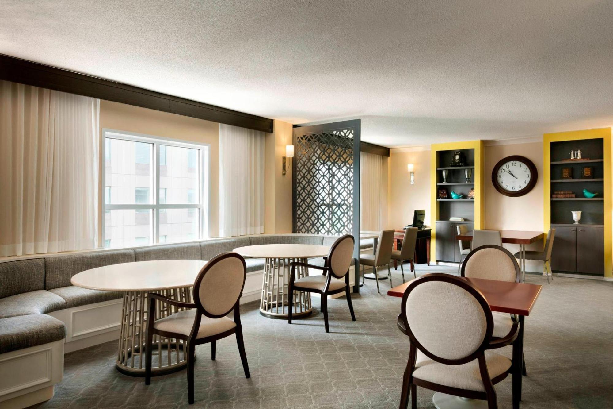 Club lounge access Guest room 1 King High floor