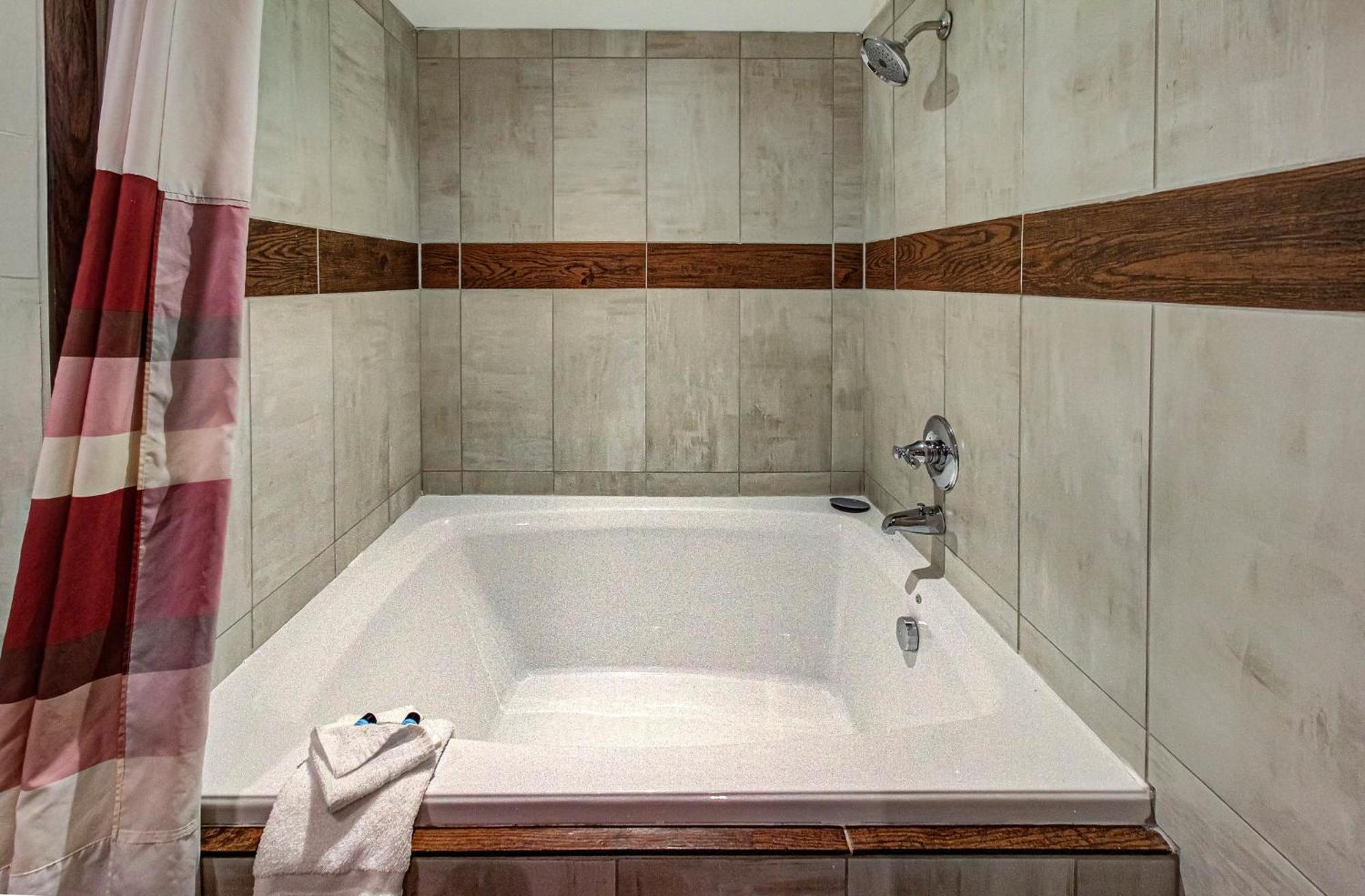 Honeymoon Suite