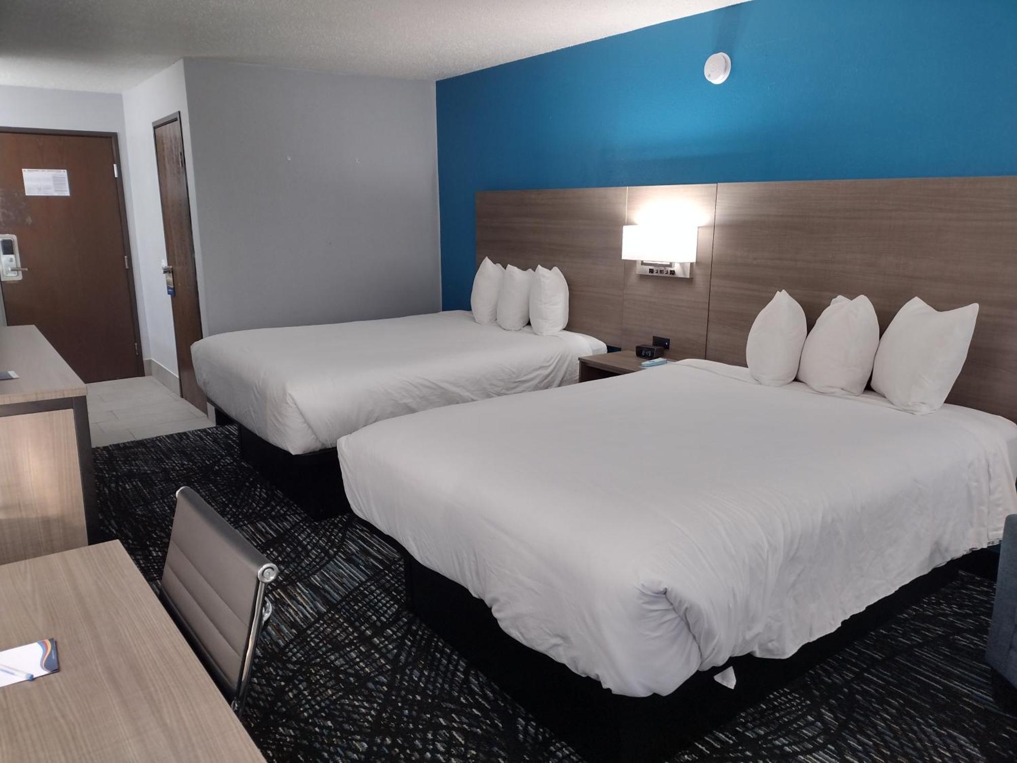 Queen Room Two Queen Beds Non-Smoking