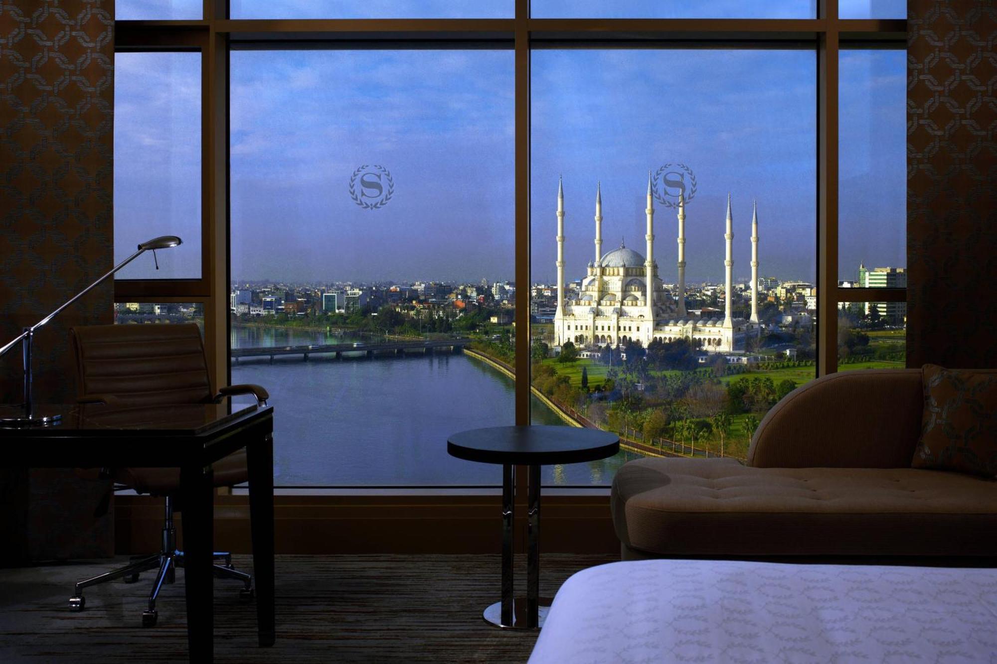 Club Room, Club lounge access, Guest room, 1 King,River view,1634430273:JPEG