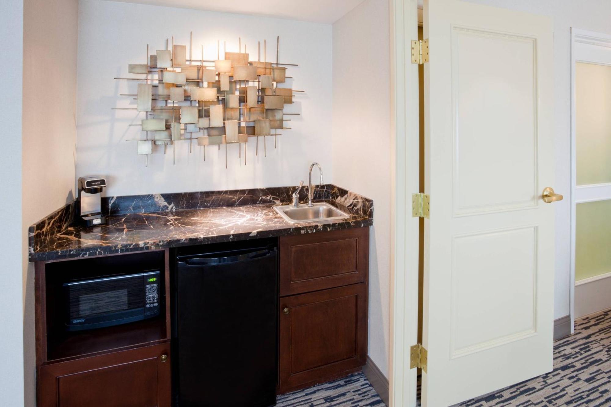 Concierge King Suite with Sofabed