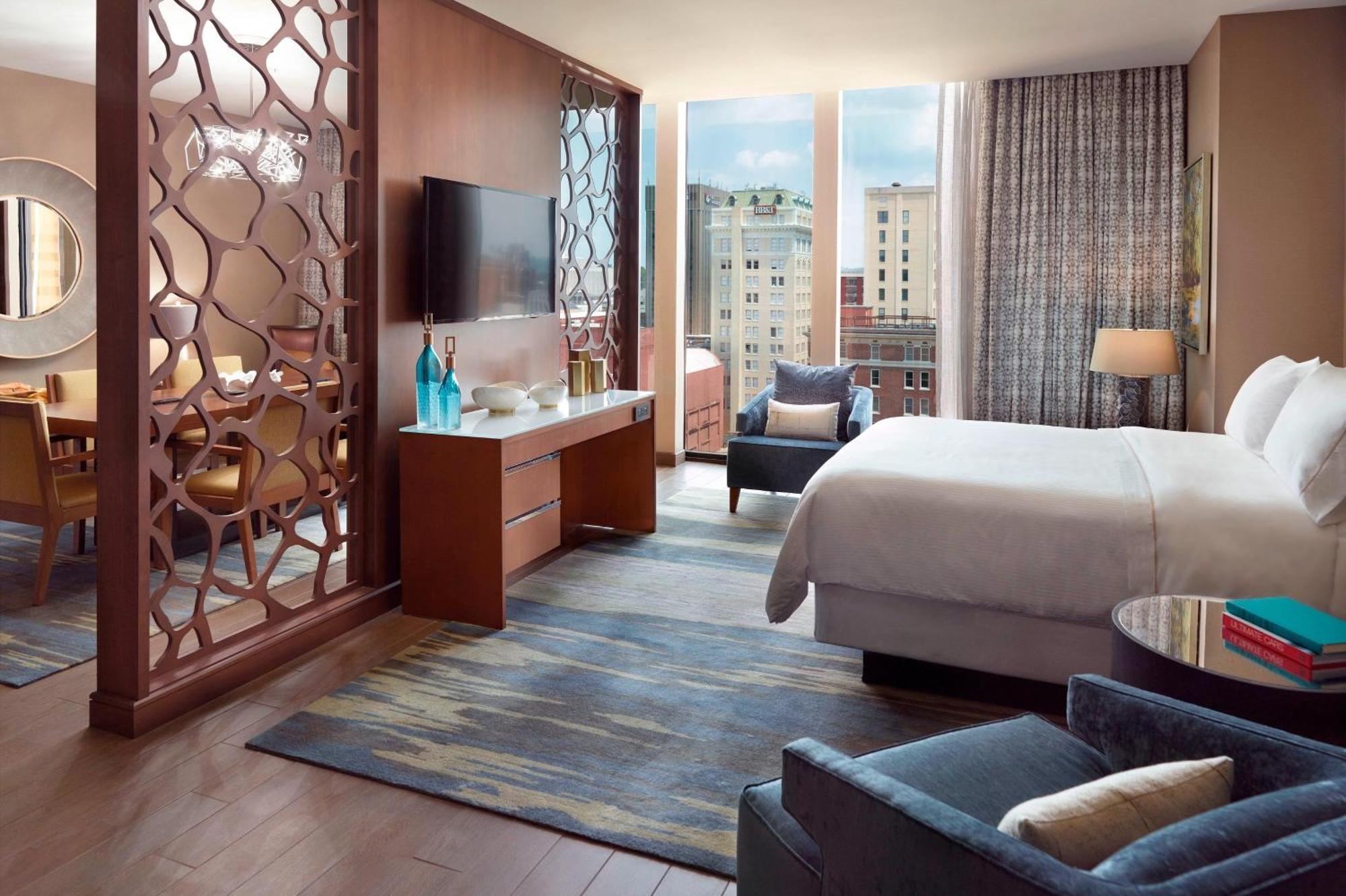 Hospitality Suite 1 Queen Bed