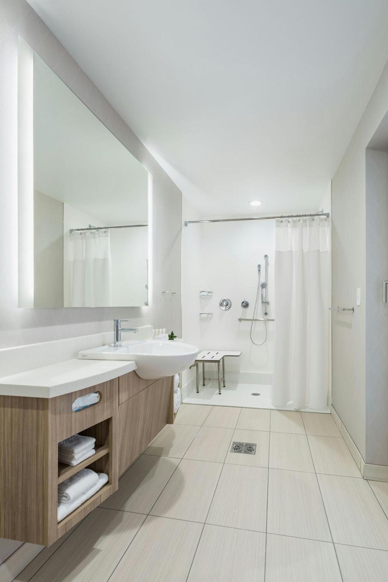 King Suite Lake View Roll Shower Sofa Bed Mobility Access,1634456621:JPEG