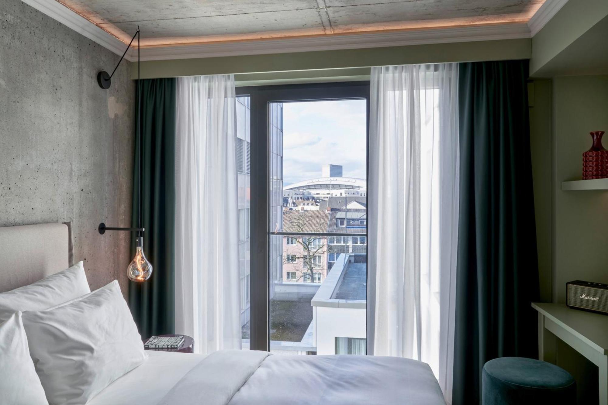 Superior Comfort Guest room 1 Queen Courtyard view