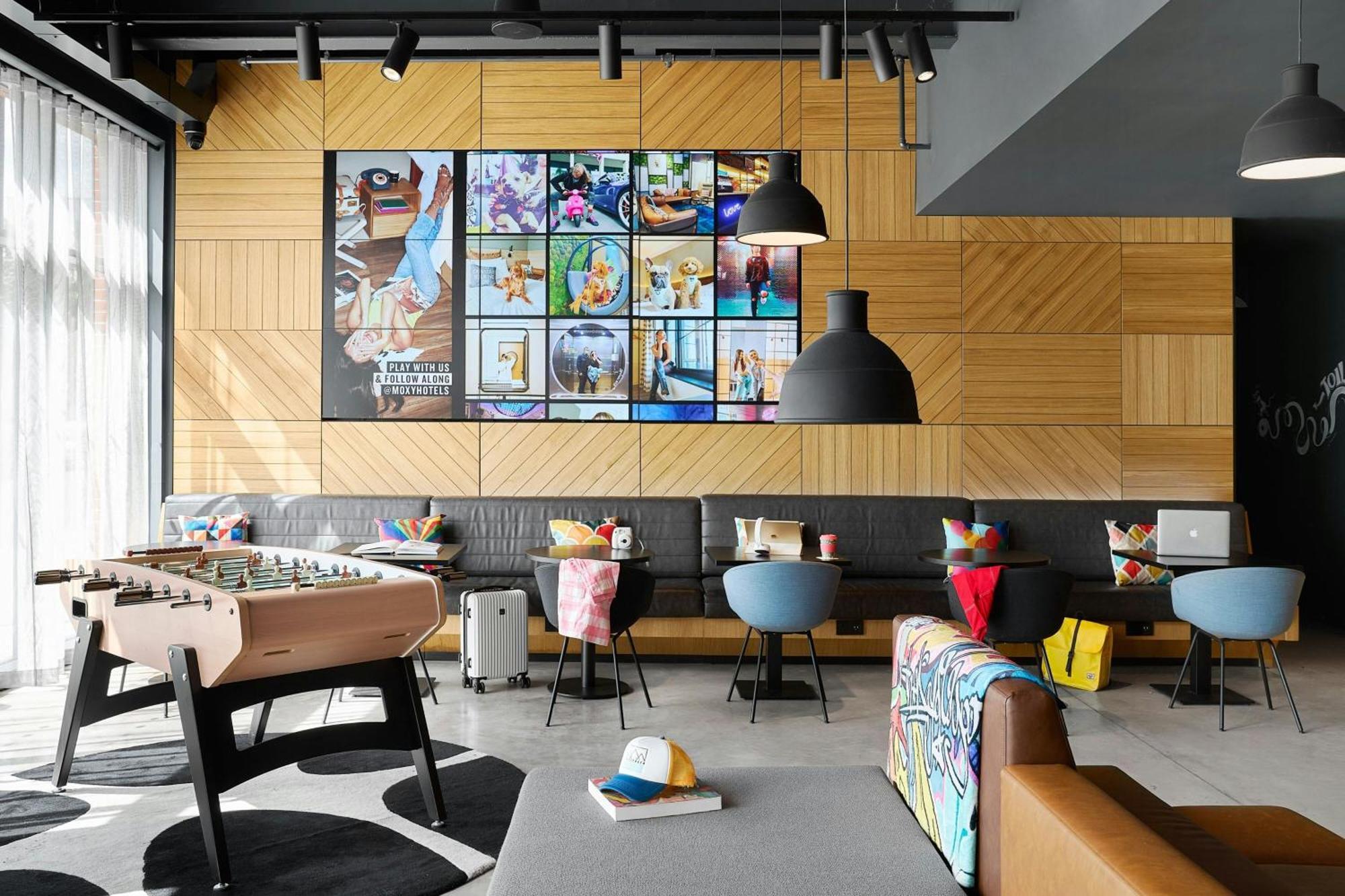 Moxy Queen Room