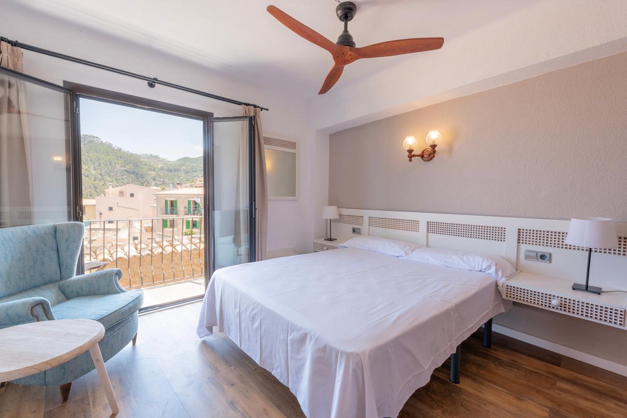 Double Room Balcony Partial Sea View