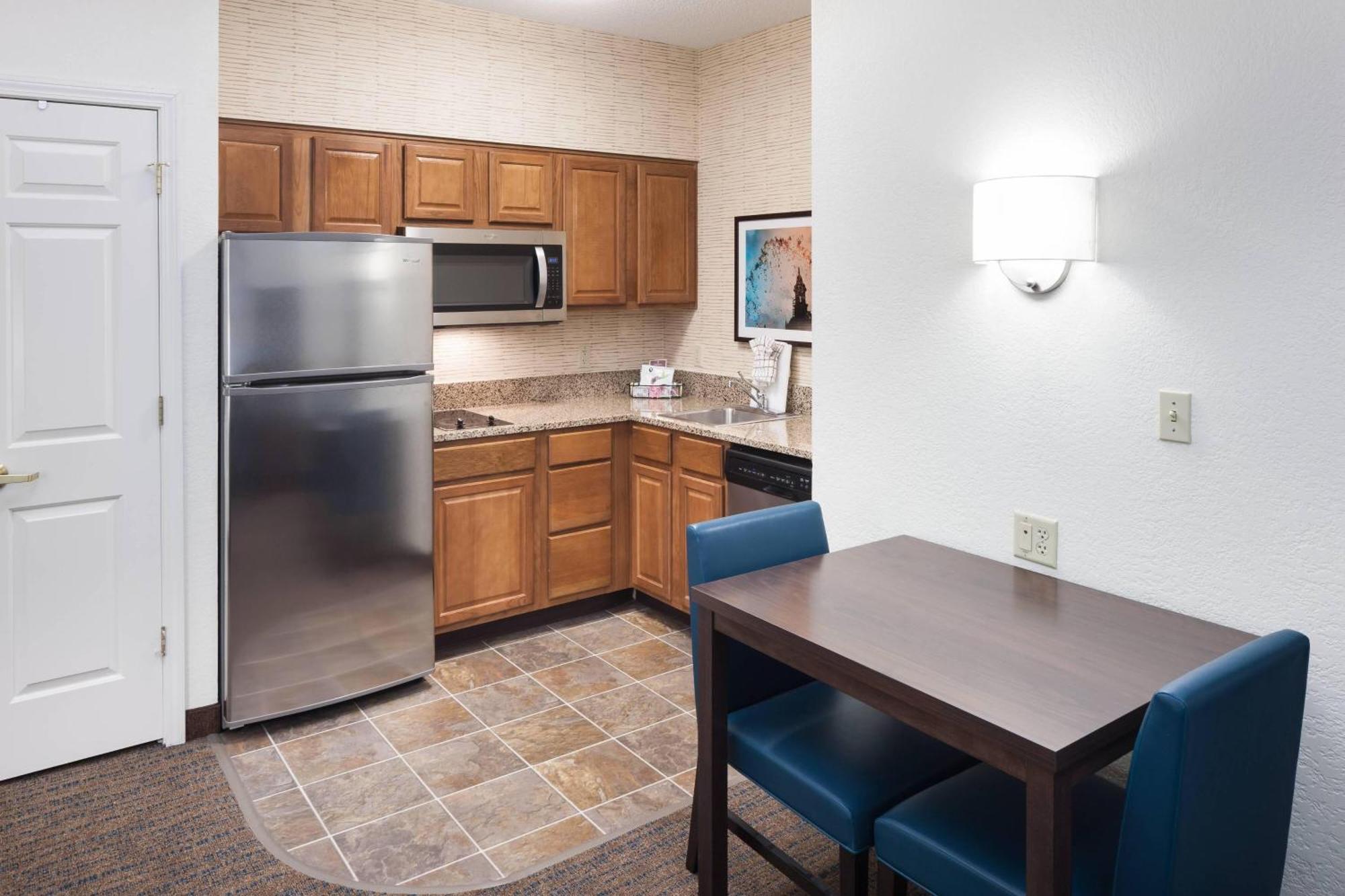 One-Bedroom Queen Suite