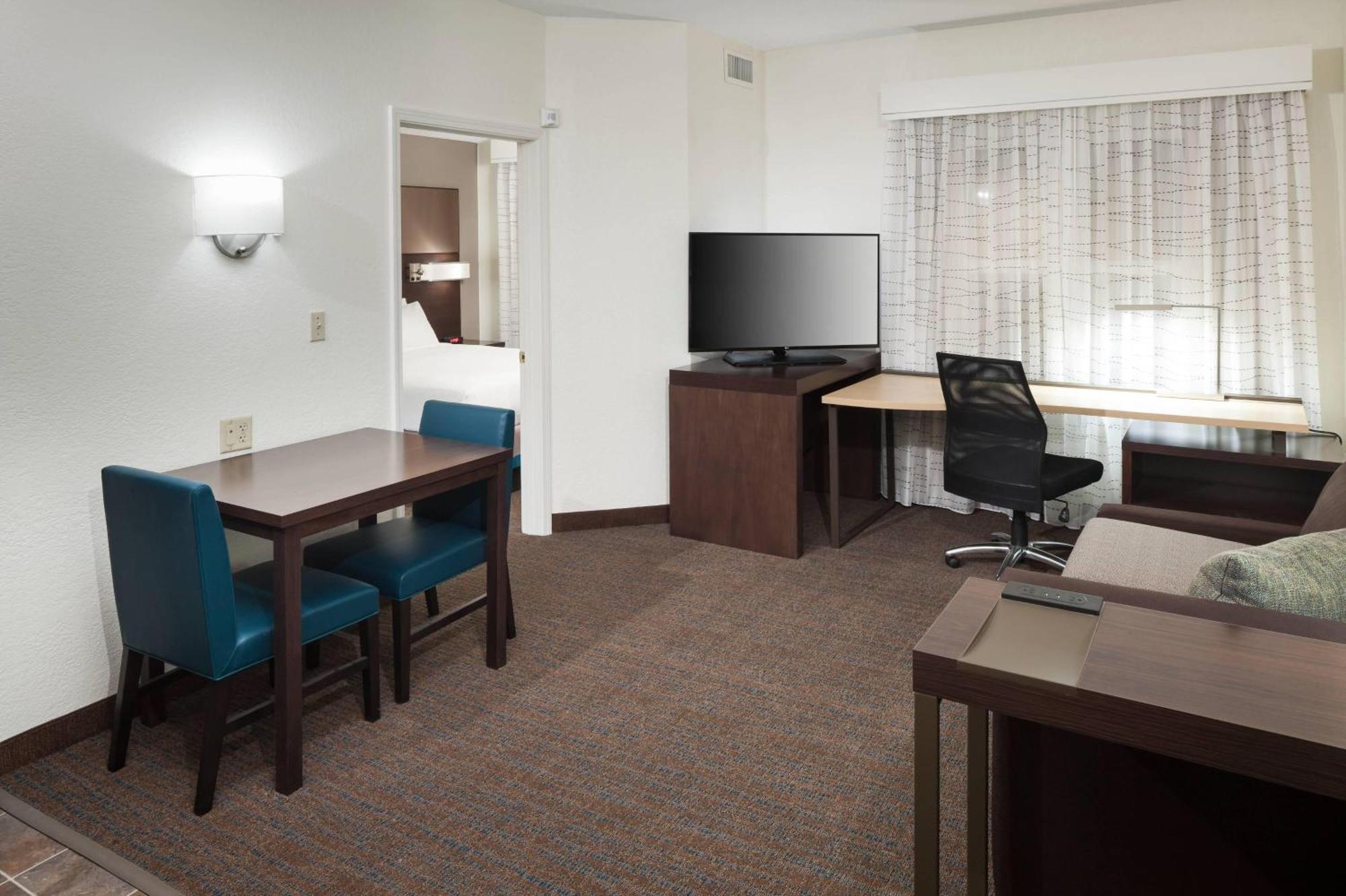 One-Bedroom Queen Suite