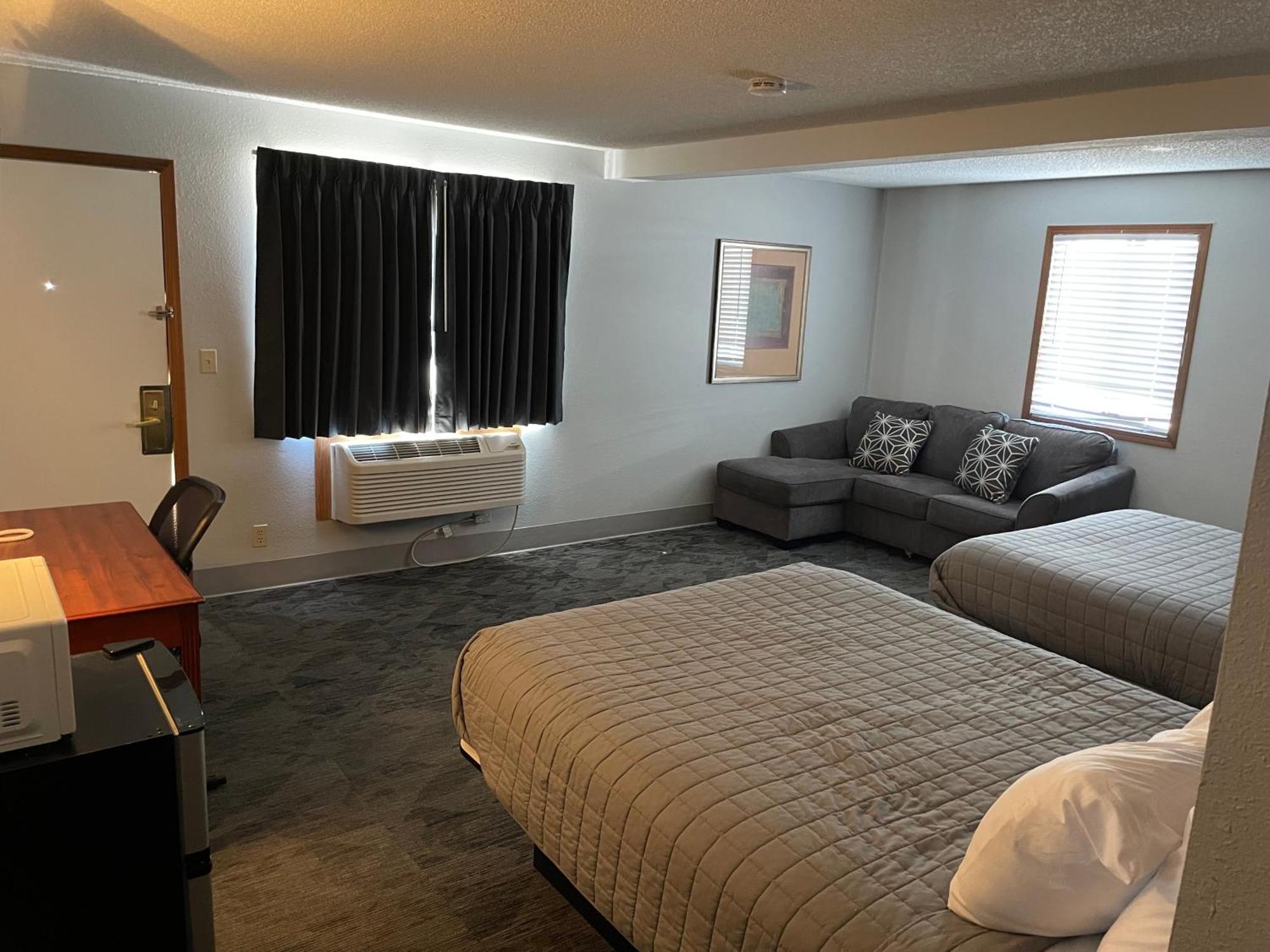 Two Queen Beds Deluxe Room Non-Smoking