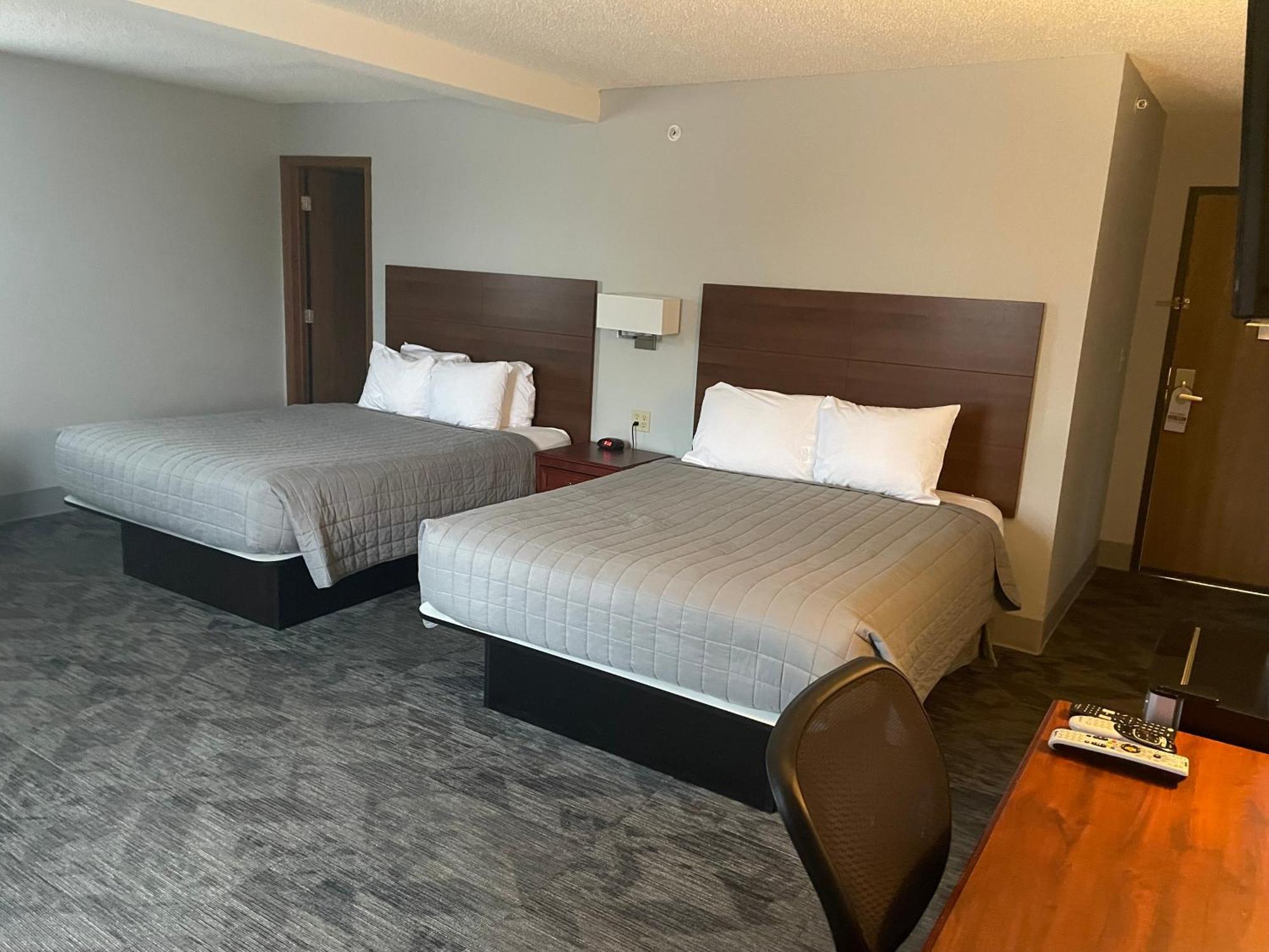 Two Queen Beds Deluxe Room Non-Smoking