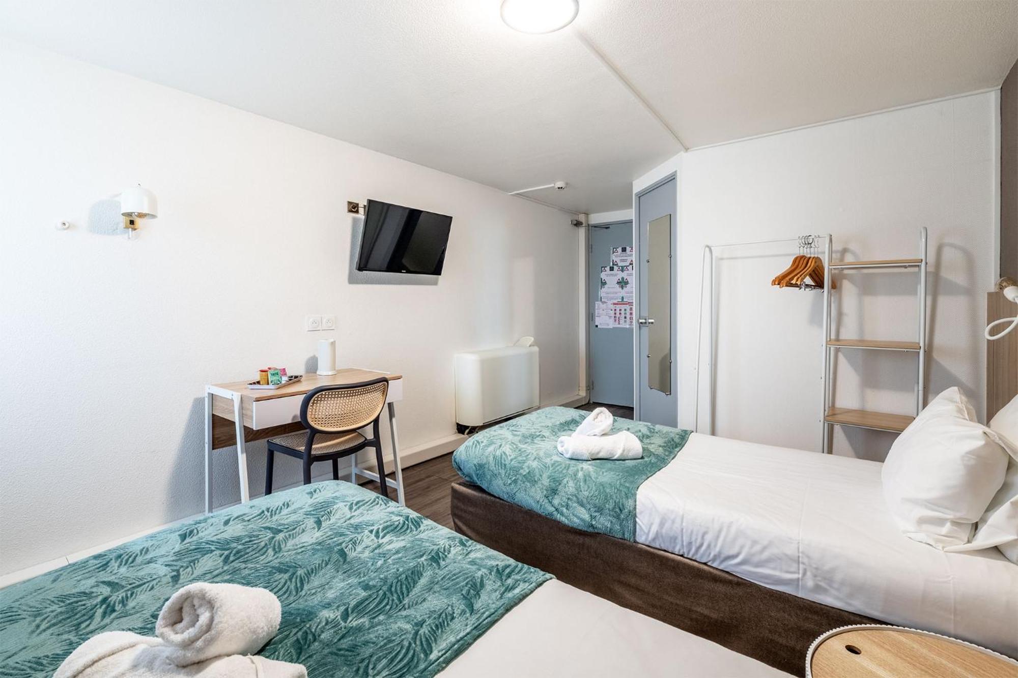 Twin Room,1635244954:JPEG