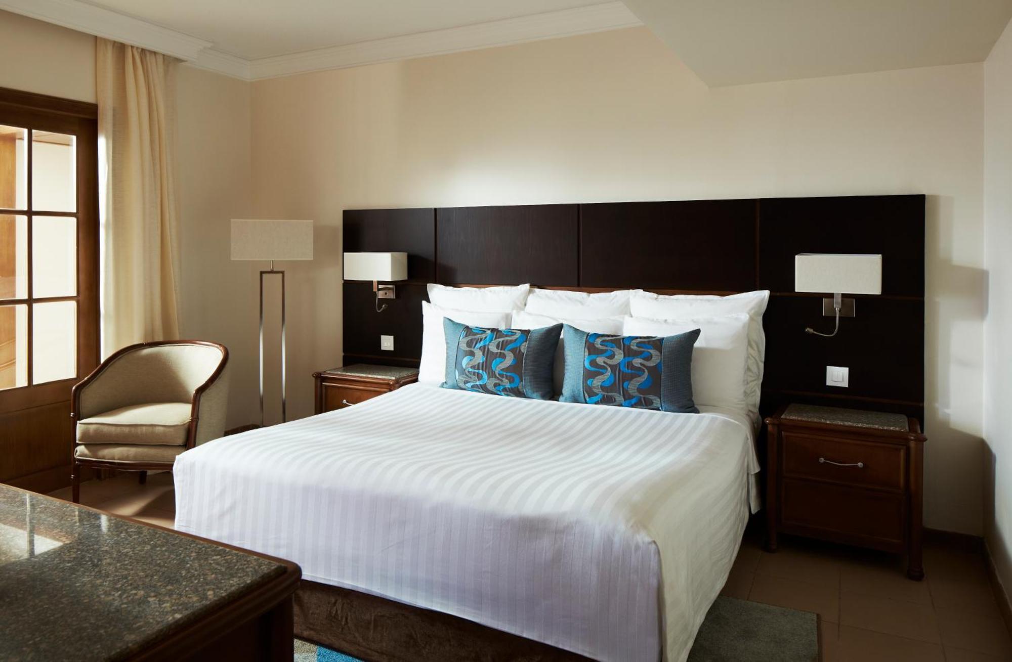 One-Bedroom Cupid King Suite Sea View