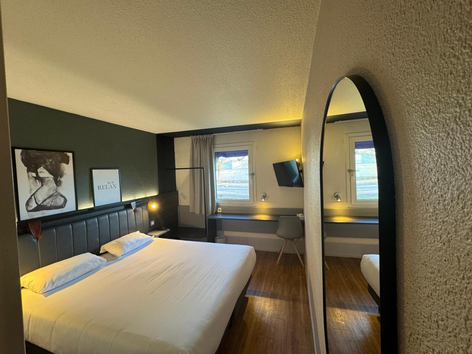 Standard Double Room Queen Bed
