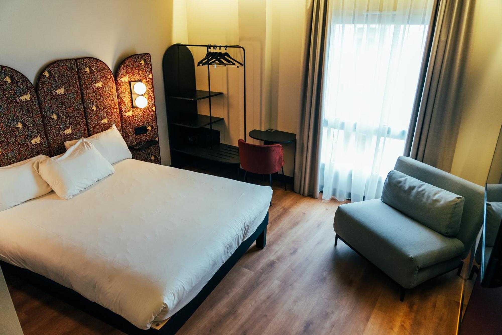 Superior Room,1635248892:JPEG