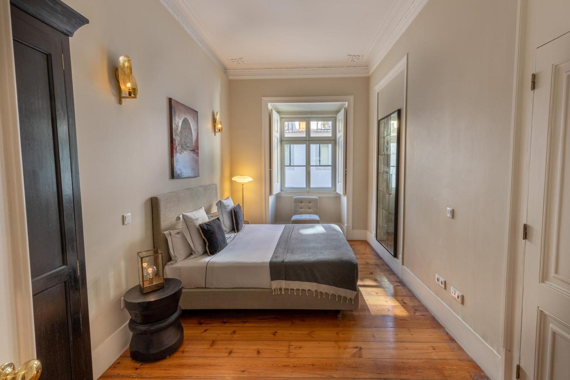 Deluxe 2-Bedroom Apartment Square View