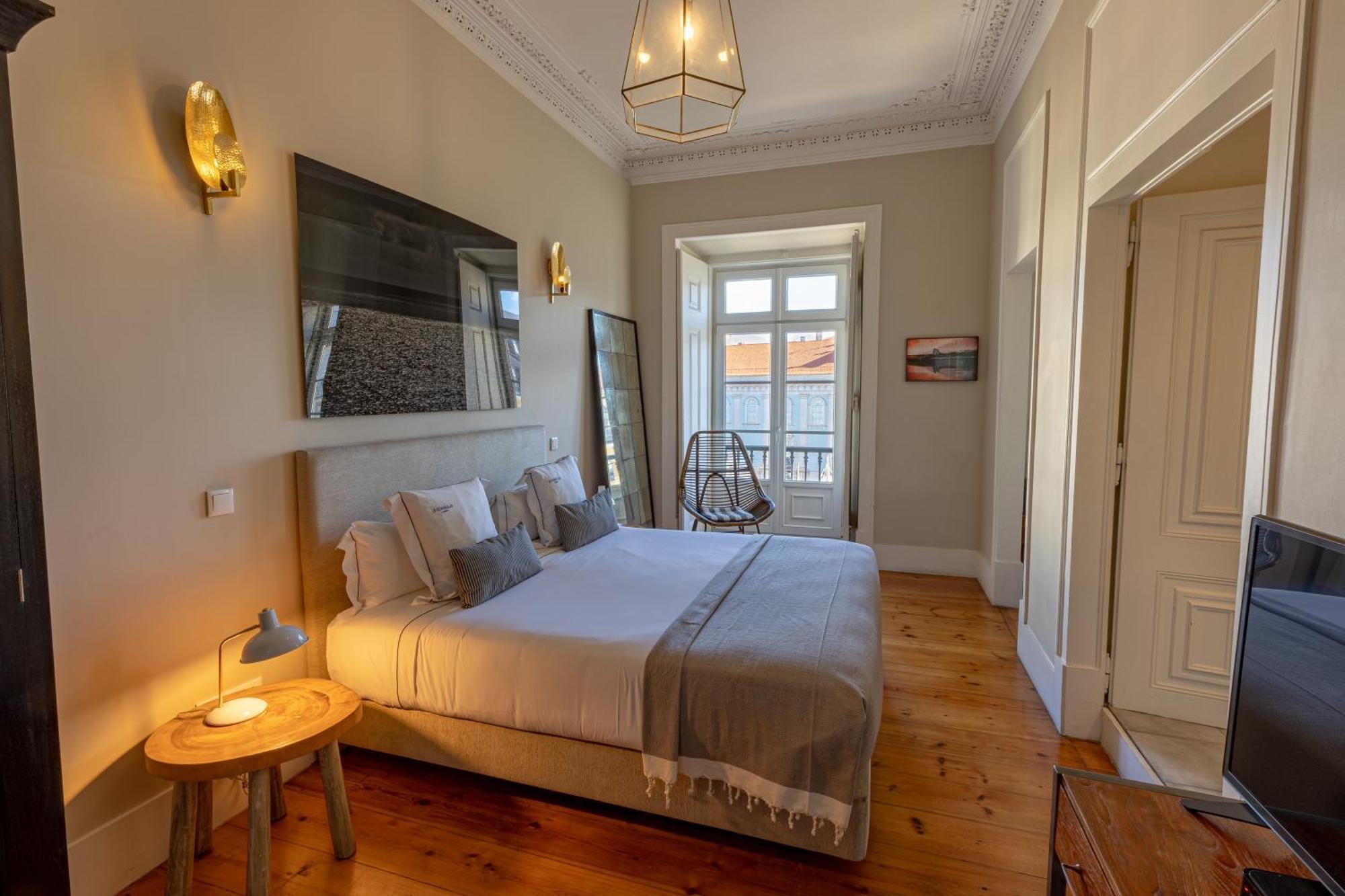 Deluxe Suite Square View