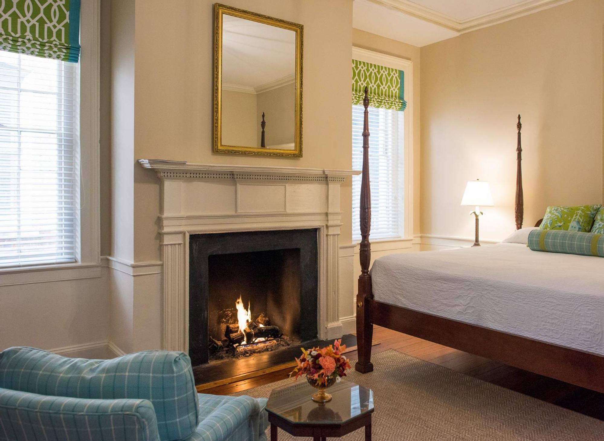 Standard Queen Room
