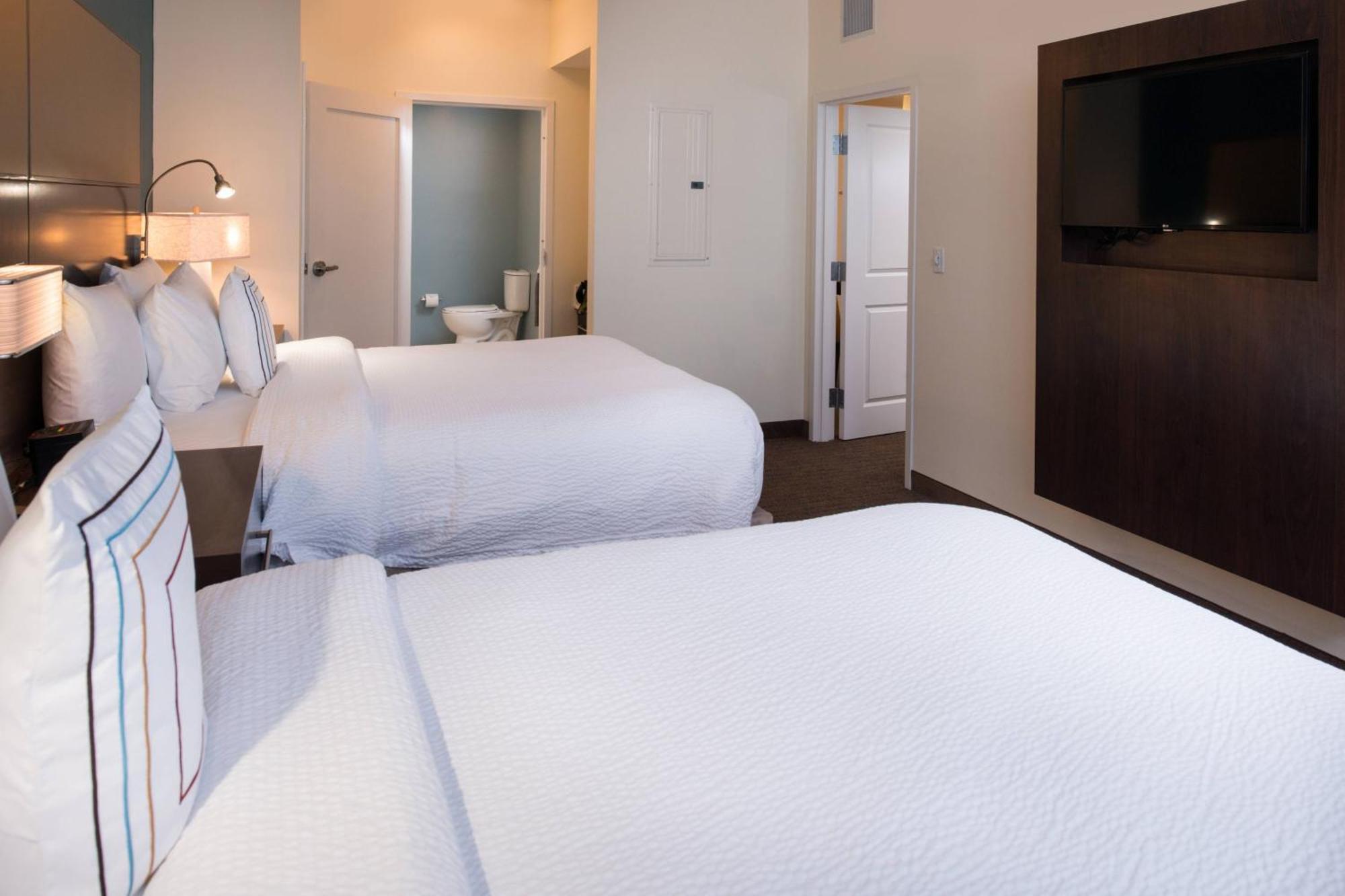 One-Bedroom Queen Suite,1643784865:JPEG