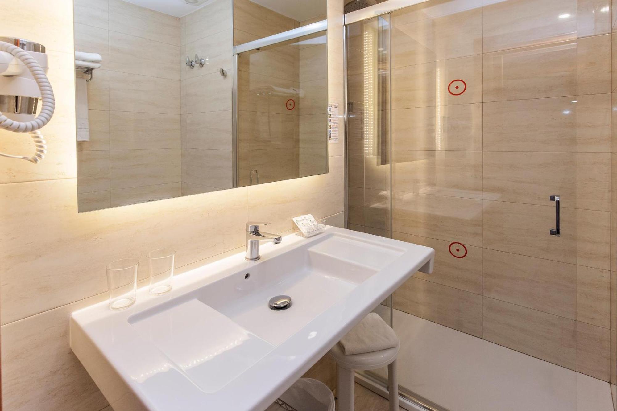 Budget Double or Twin Room 2,1636739962:JPEG