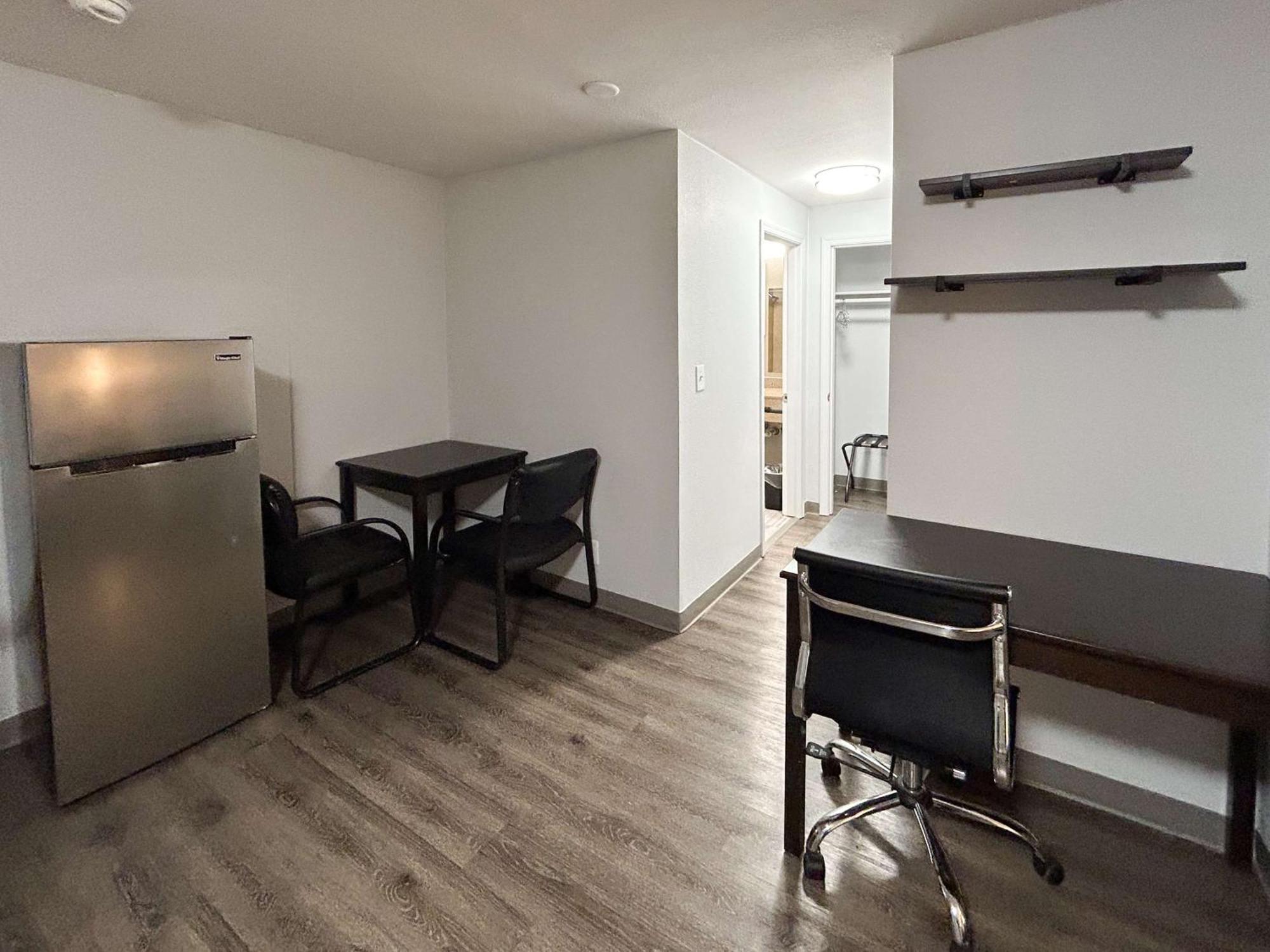 1 KING BED | SUITE NON-SMOKING MICFRIDGE