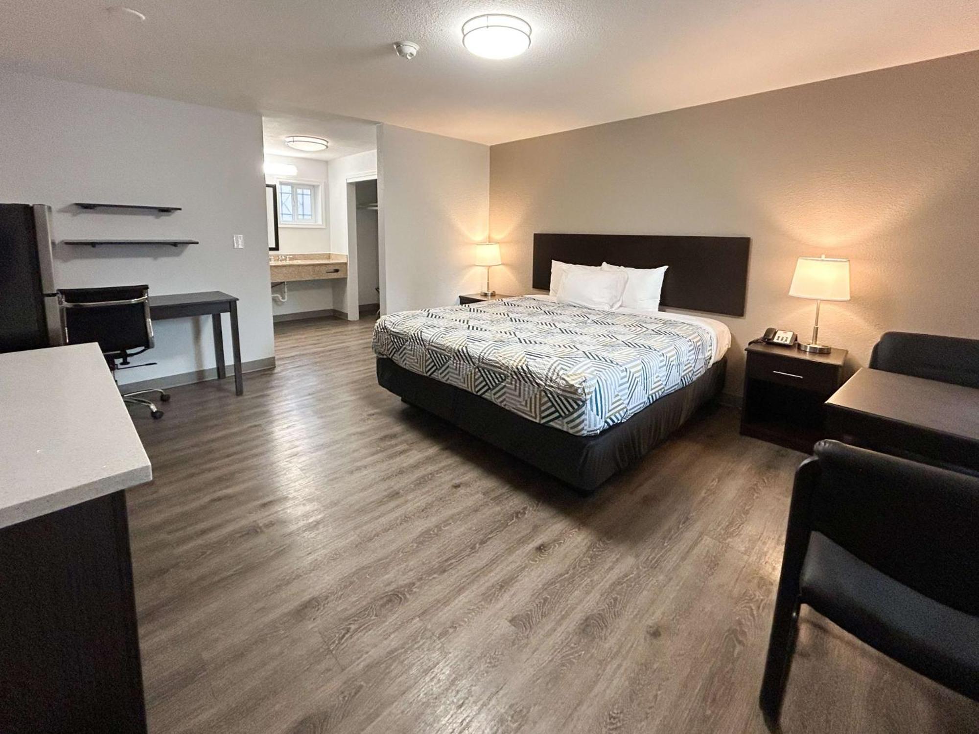 1 KING BED 