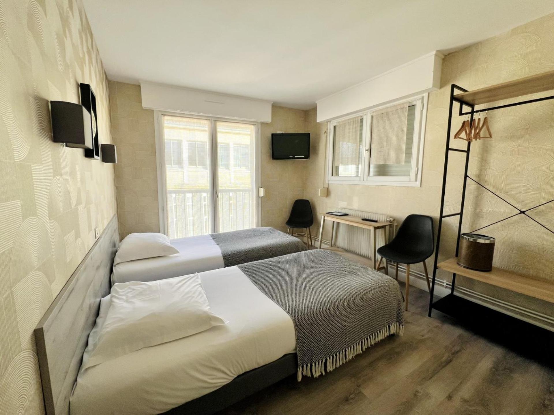 Twin Room,1644411276:JPEG