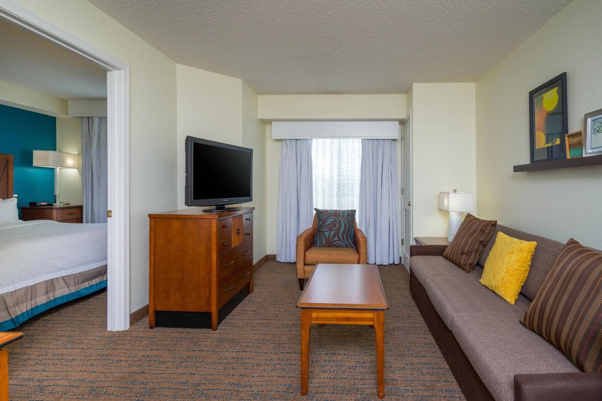 One-Bedroom King Suite Sofa Bed,1636755736:JPEG