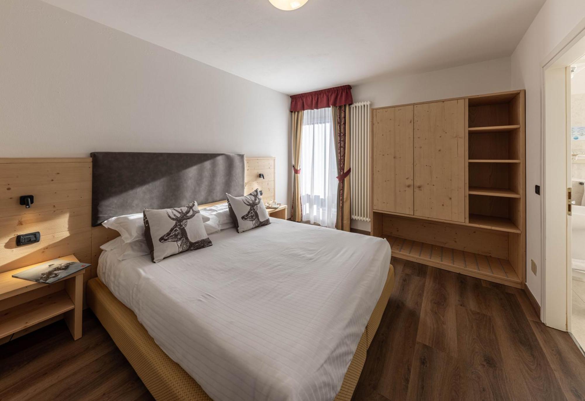 Superior Double or Twin Room Mountain View