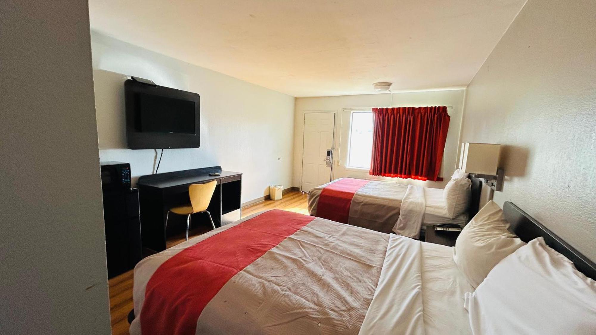 2 Full Beds Accessible Non Smoking