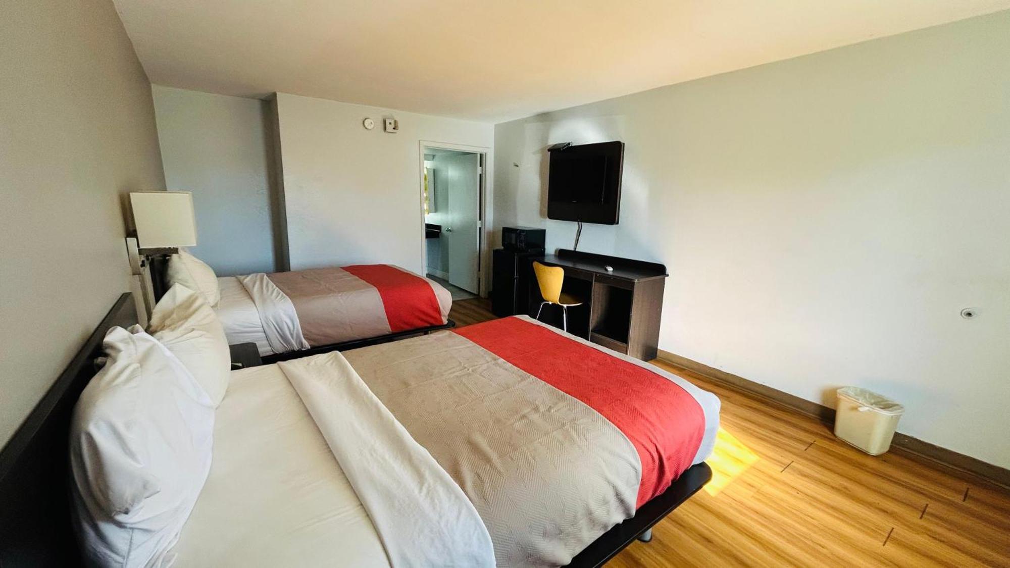 2 Full Beds Accessible Non Smoking