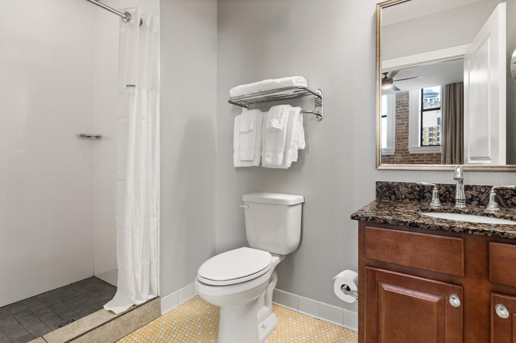 Two-Bedroom Suite,1636770848:JPEG