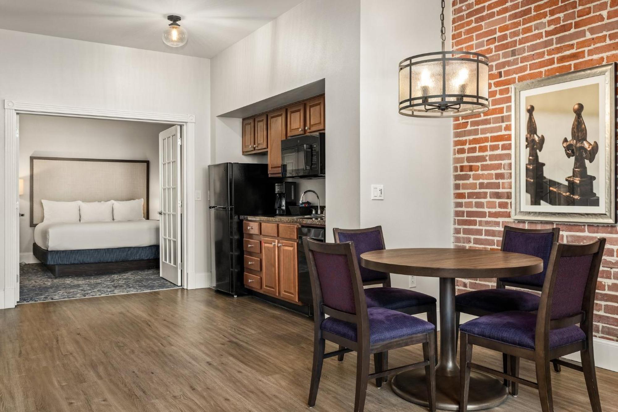 One-Bedroom Suite,1636770848:JPEG