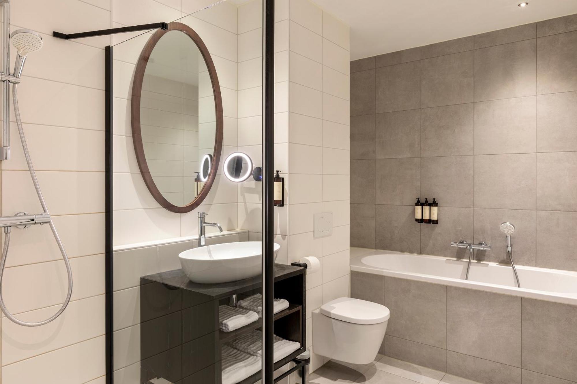 Junior King Suite