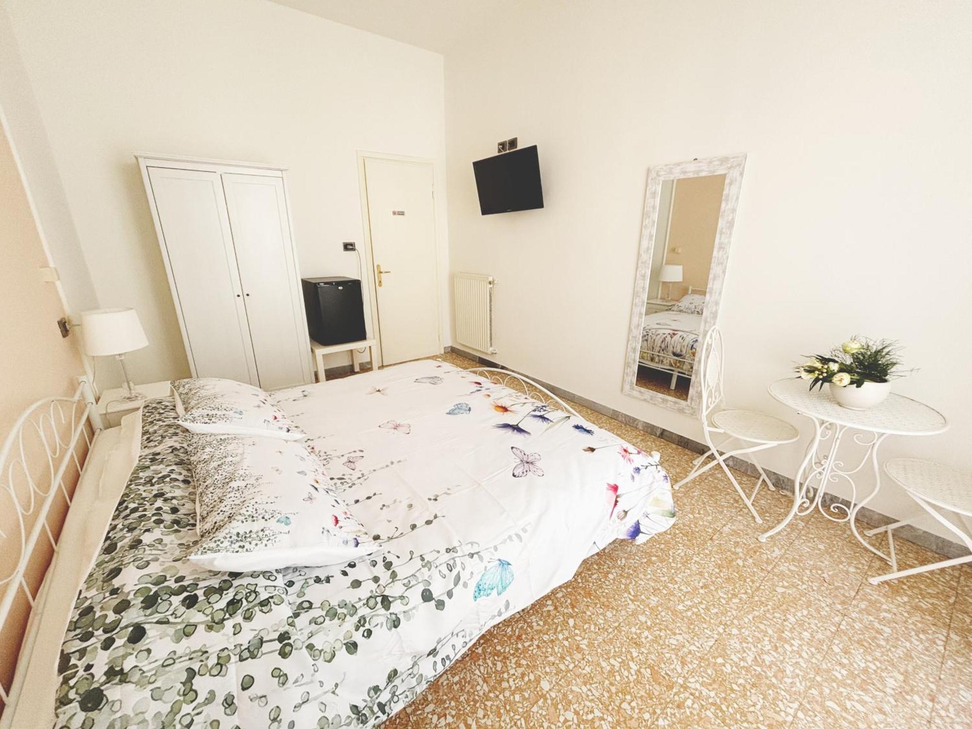 Double Room Private Bathroom