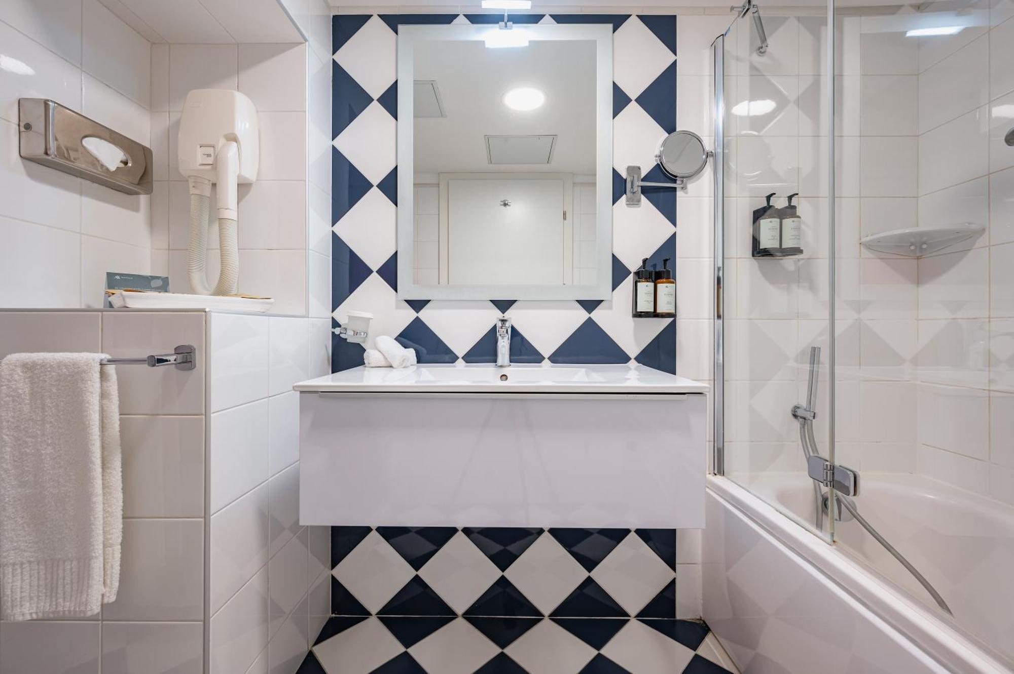 Double or Twin Room Partial Sea View