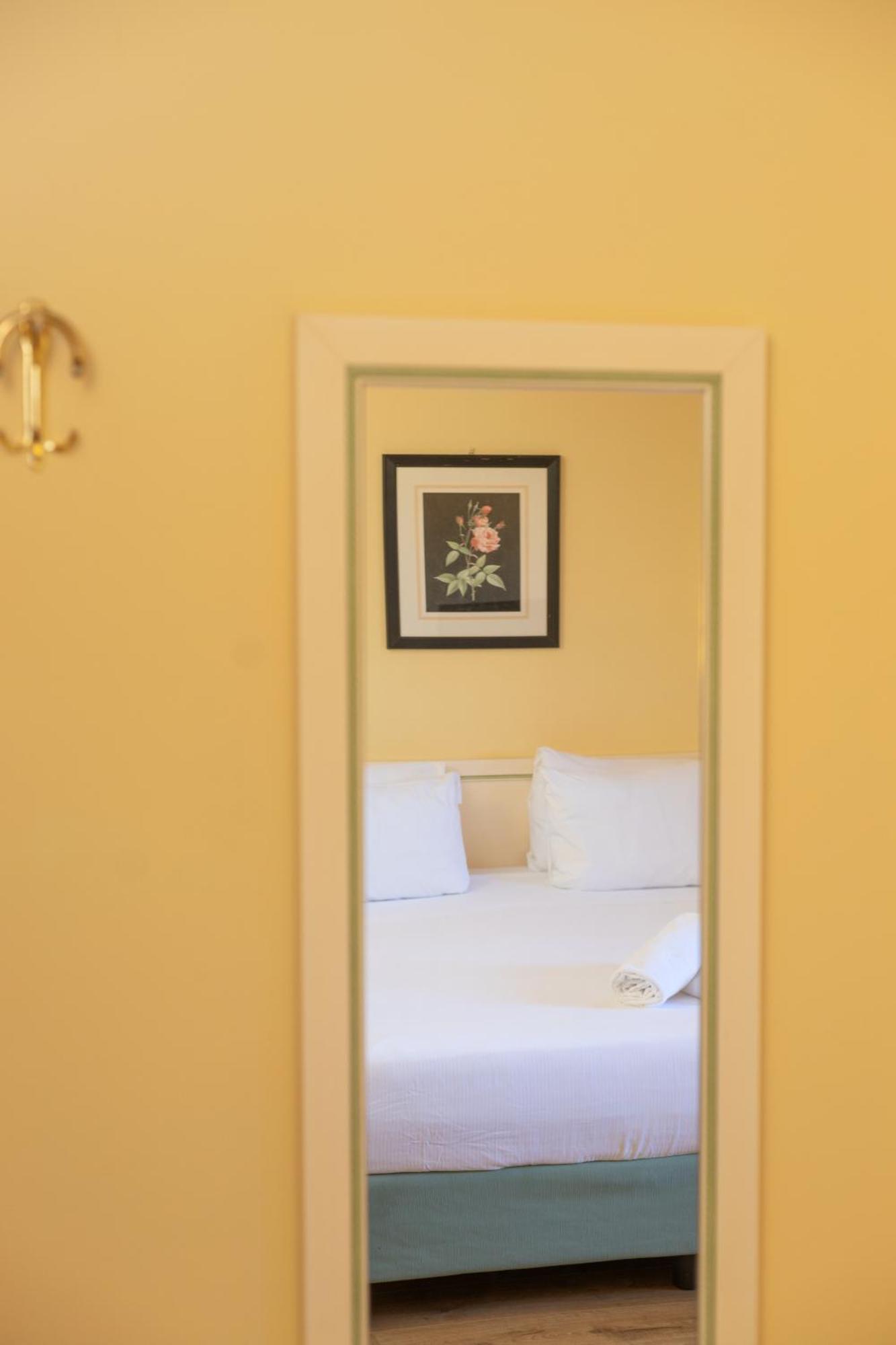 Superior Double or Twin Room Partial Lake View,1637706597:JPEG