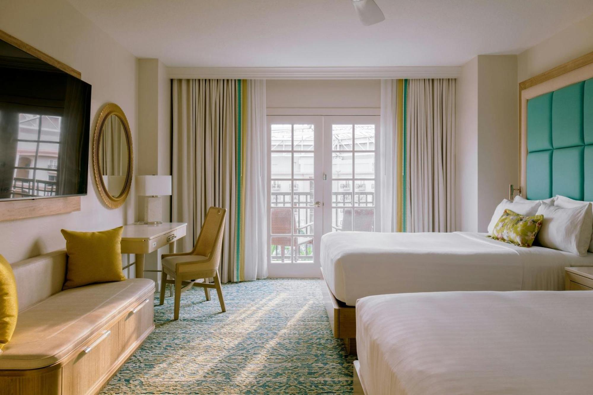 Queen Room with Two Queen Beds Main Atrium View - Balcony