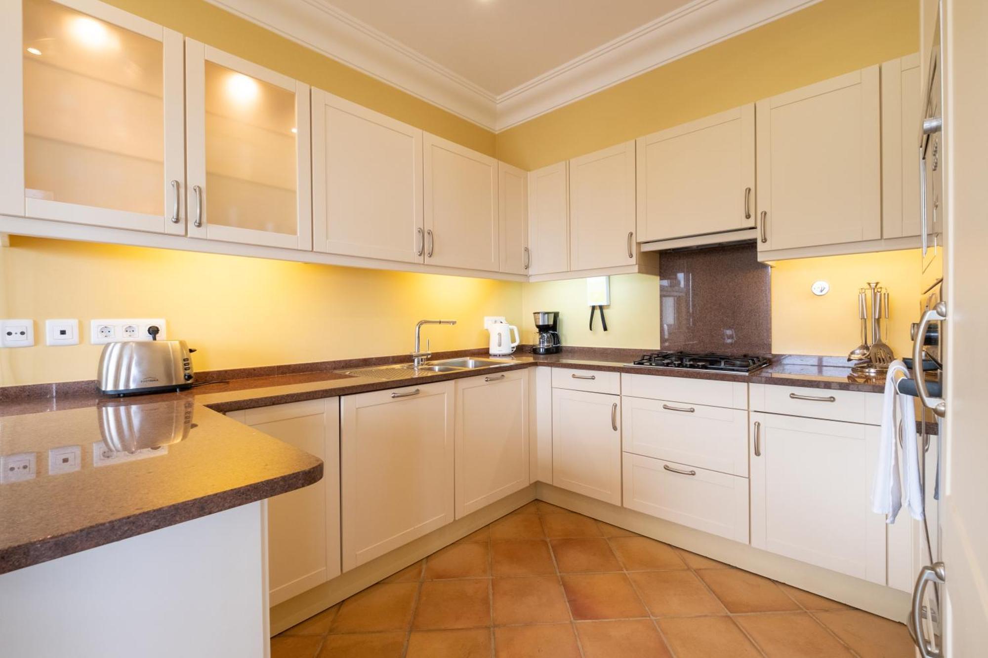 One-Bedroom Apartment with Sea View,1765826179:JPEG