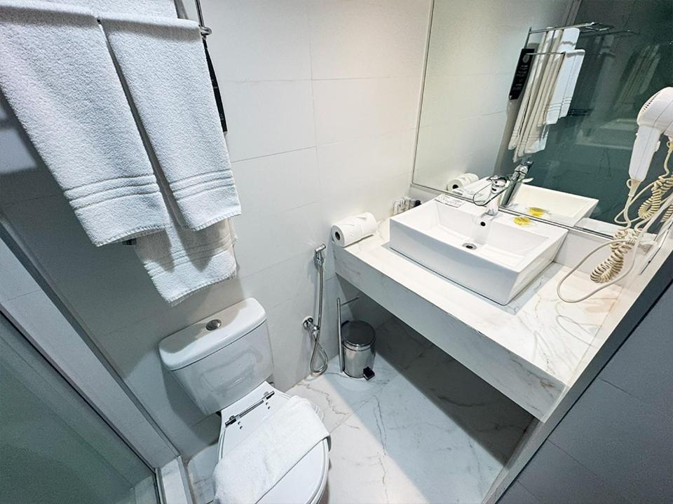 Quarto Executivo com 2 Camas de Solteiro