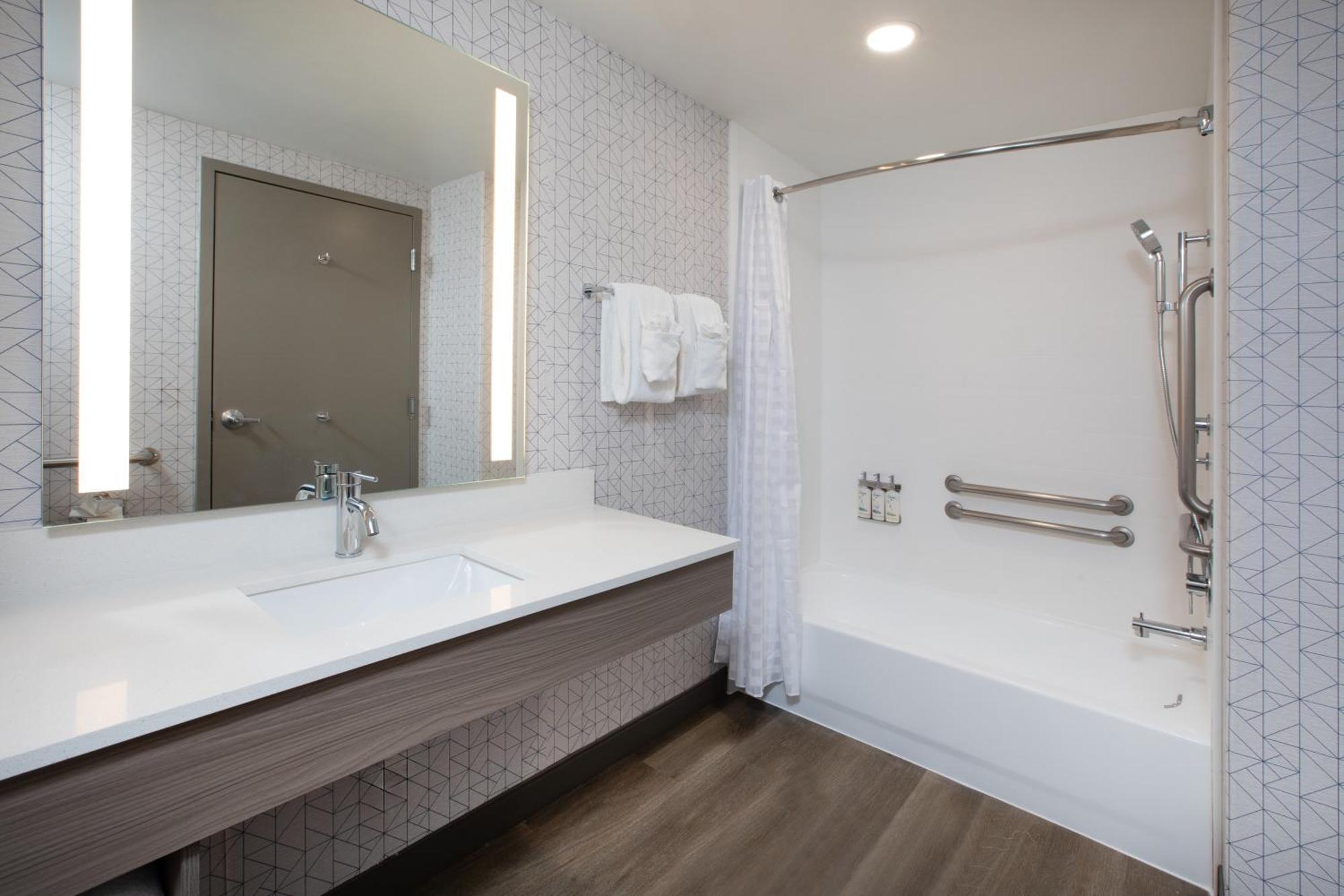Standard King Room with Mobility Accessible Tub