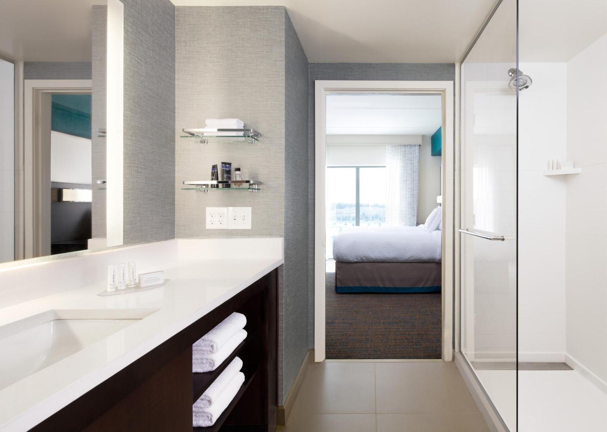 One-Bedroom King Suite