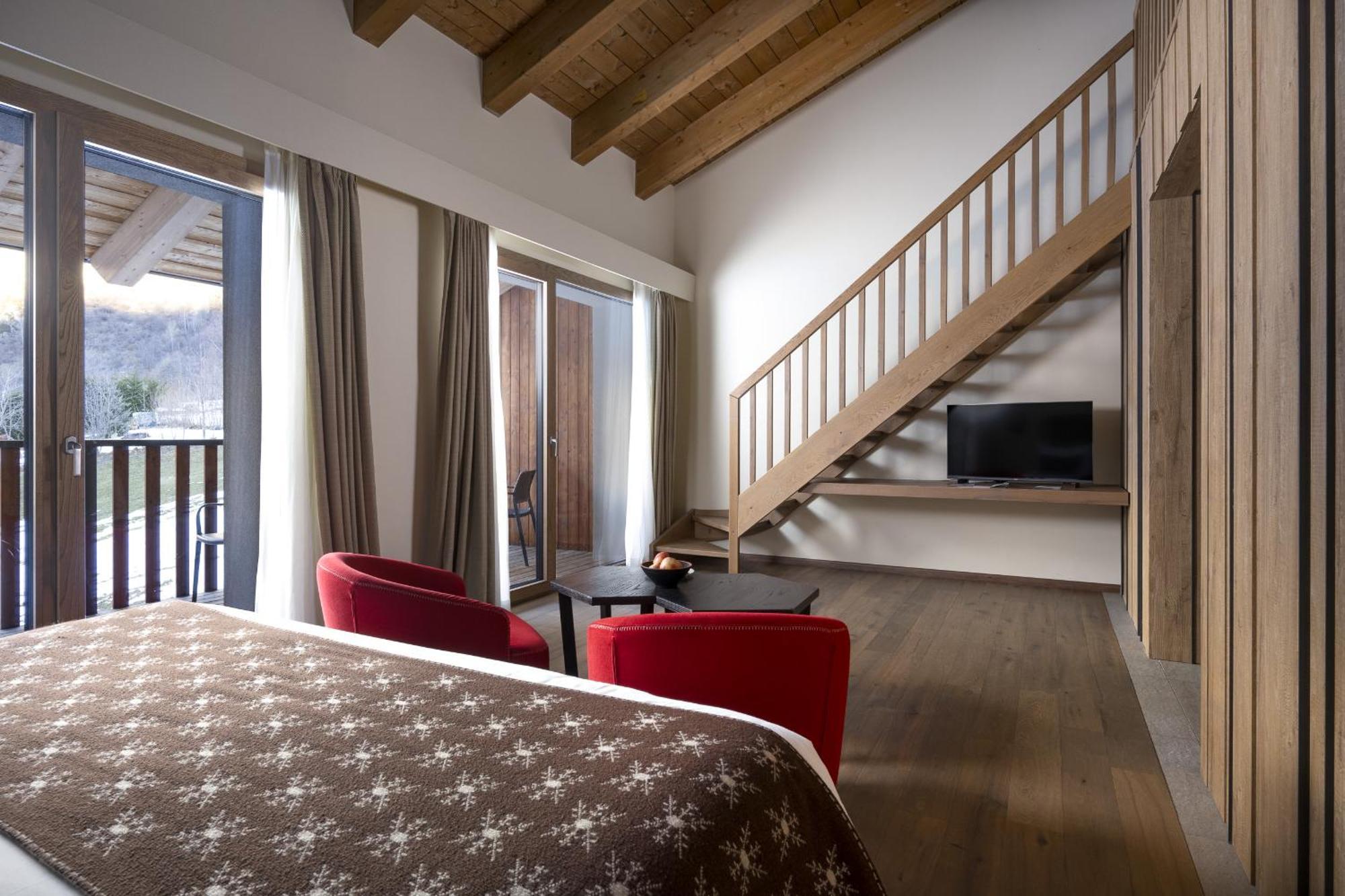 Deluxe Suite split level