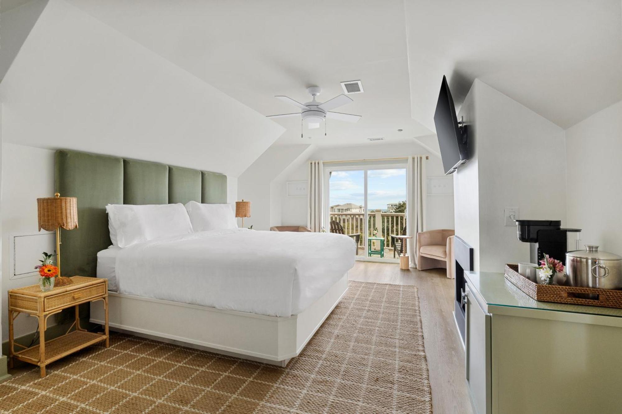 Top Floor King Suite Ocean View,1637752892:JPEG