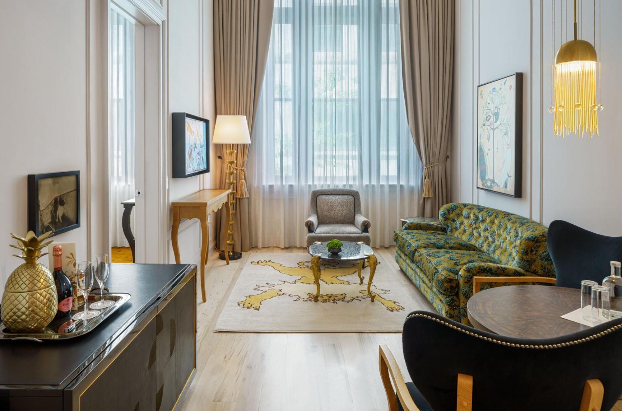 One-Bedroom King Suite