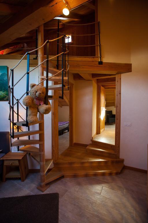 Family Room,174320547:JPEG