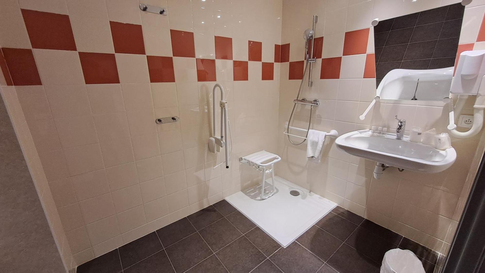 Twin Room Disability Access,1638474153:JPEG