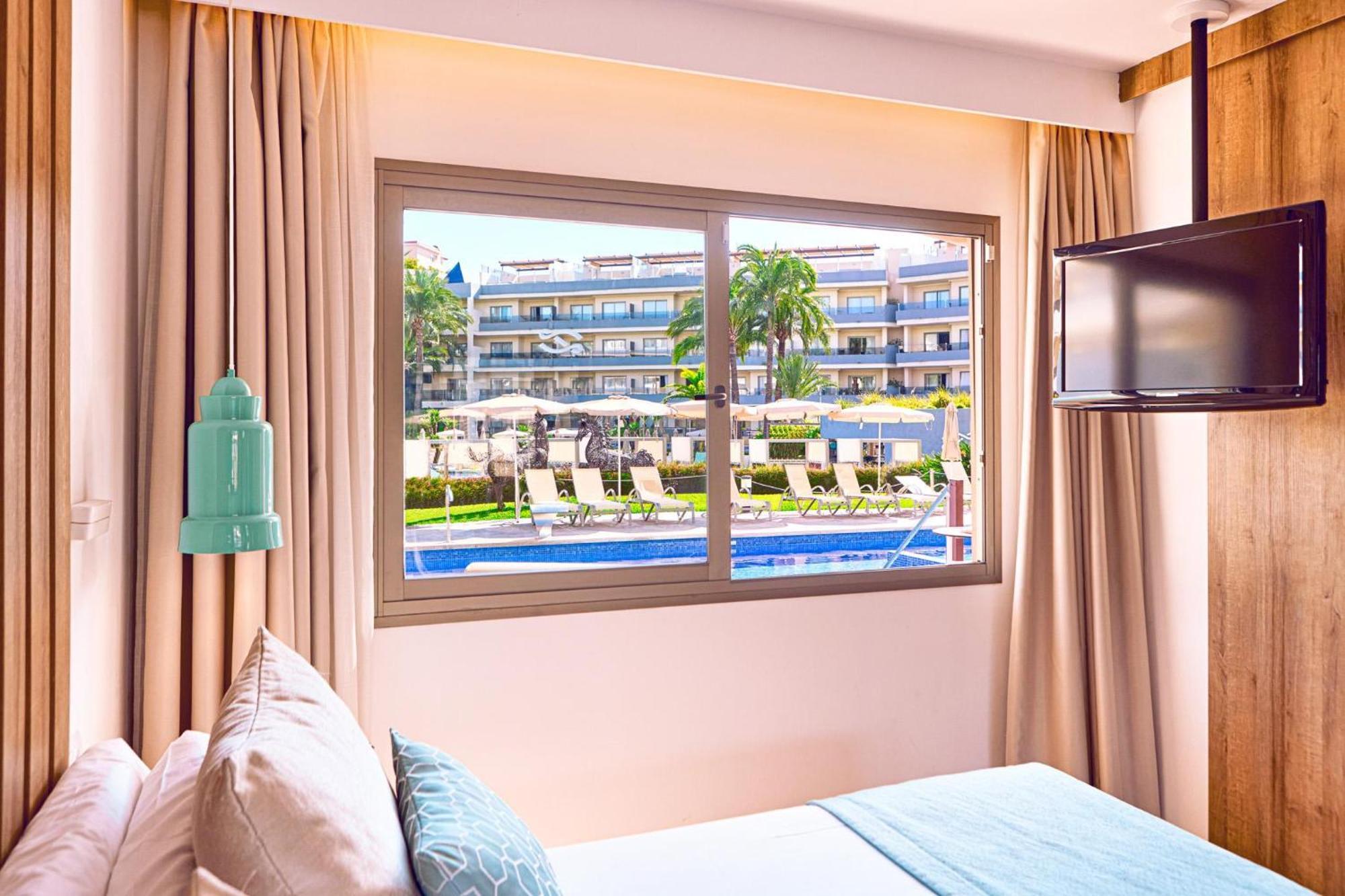 One Bedroom Suite Swim Up