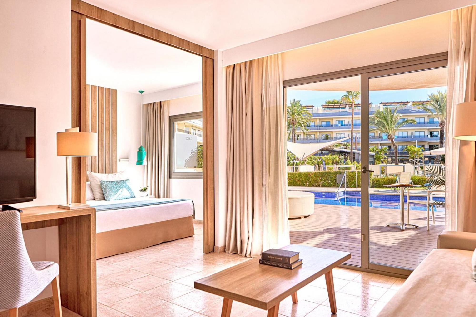 One Bedroom Suite Swim Up