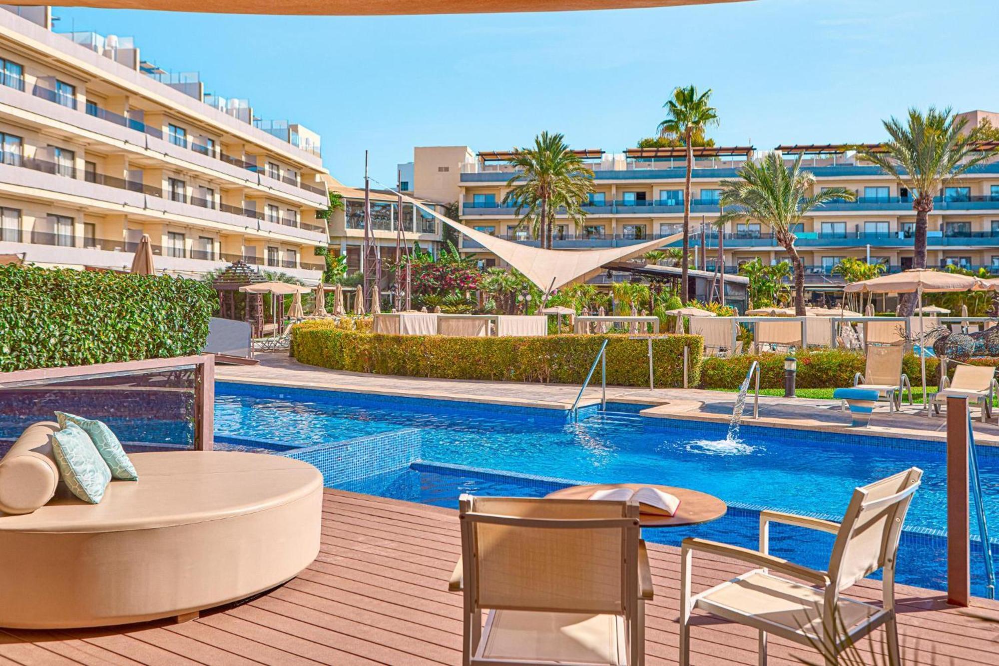 One Bedroom Suite Swim Up