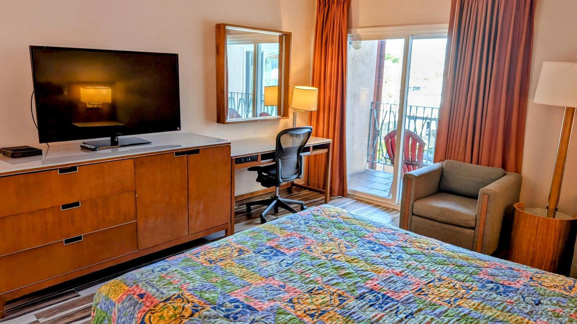 Deluxe Queen Room